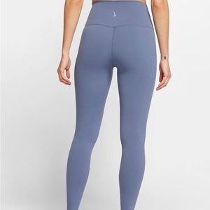 Nike Women's Yoga Luxe High Rise 7/8 Tights